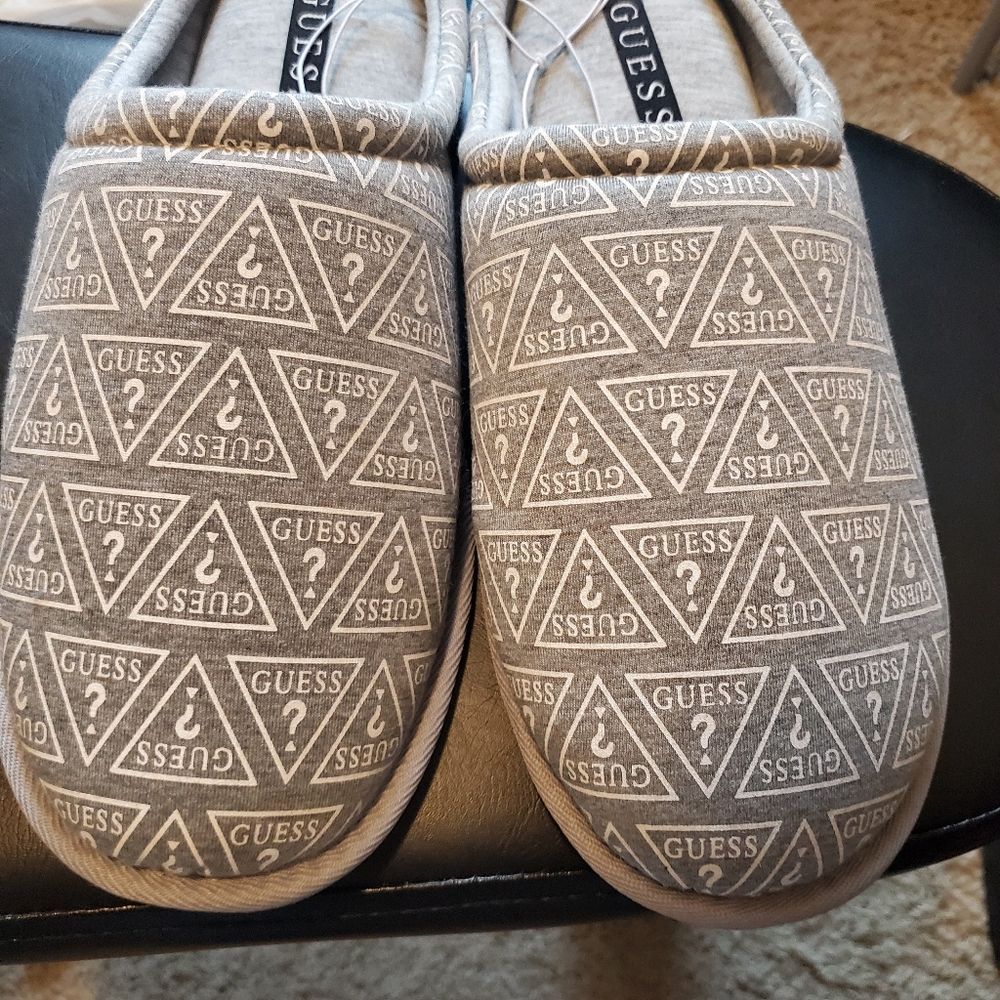 NWT IN BOX GUESS GRAY MENS BEDROOM SLIPPERS